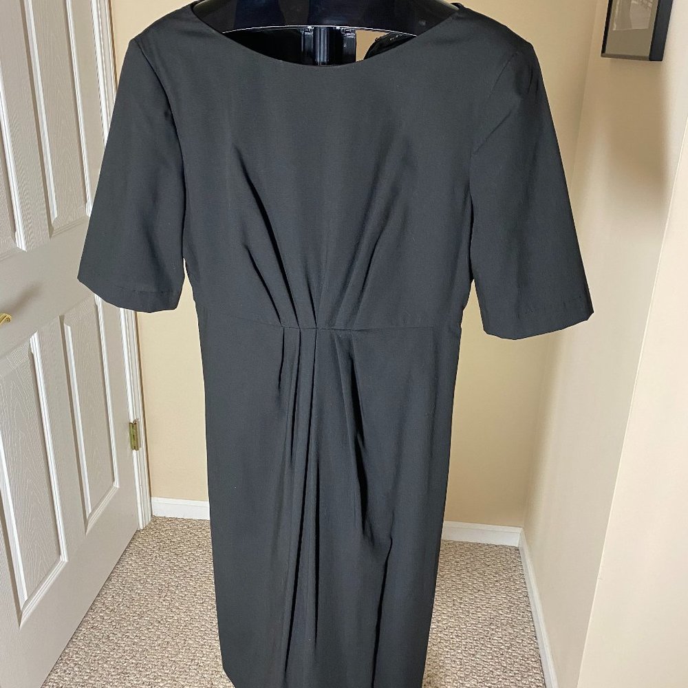 Elie Tahari Black Lightweight Wool Dress w Front Pleats